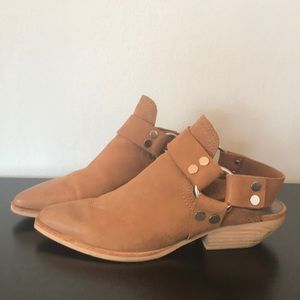 Dolce Vita tan leather booties
